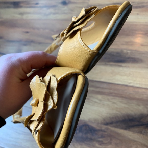Adorable Yellow Dress Sandals - Picture 7 of 8